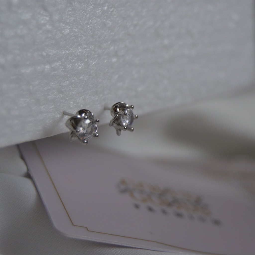 Flower Stud Earrings / Anting Titanium / Anting Wanita / Anting Anti Karat