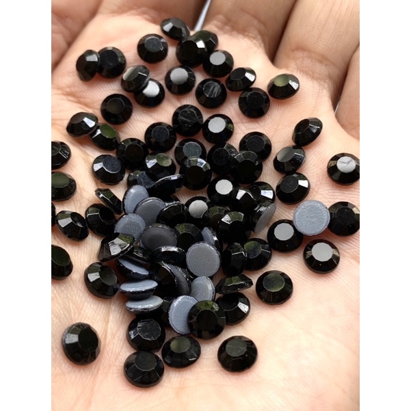 hotfix atau batu gosok atau diamond tempel warna hitam atau black 7mm (72pcs)