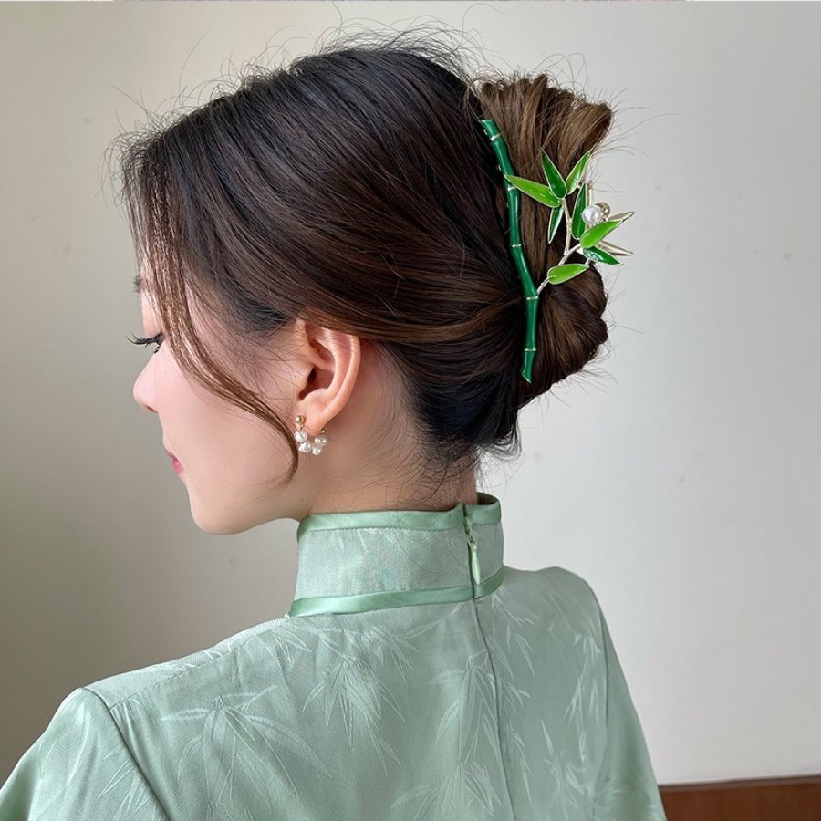 Jepit Rambut Bahan Bambu Hijau Aksen Mutiara Gaya China Retro Untuk Wanita