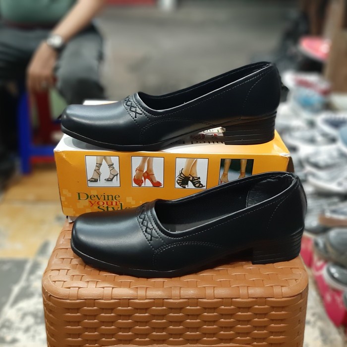 Sepatu pantopel Milton wanita - 37, Hitam