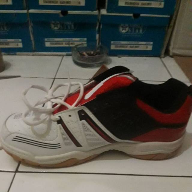 sepatu badminton record