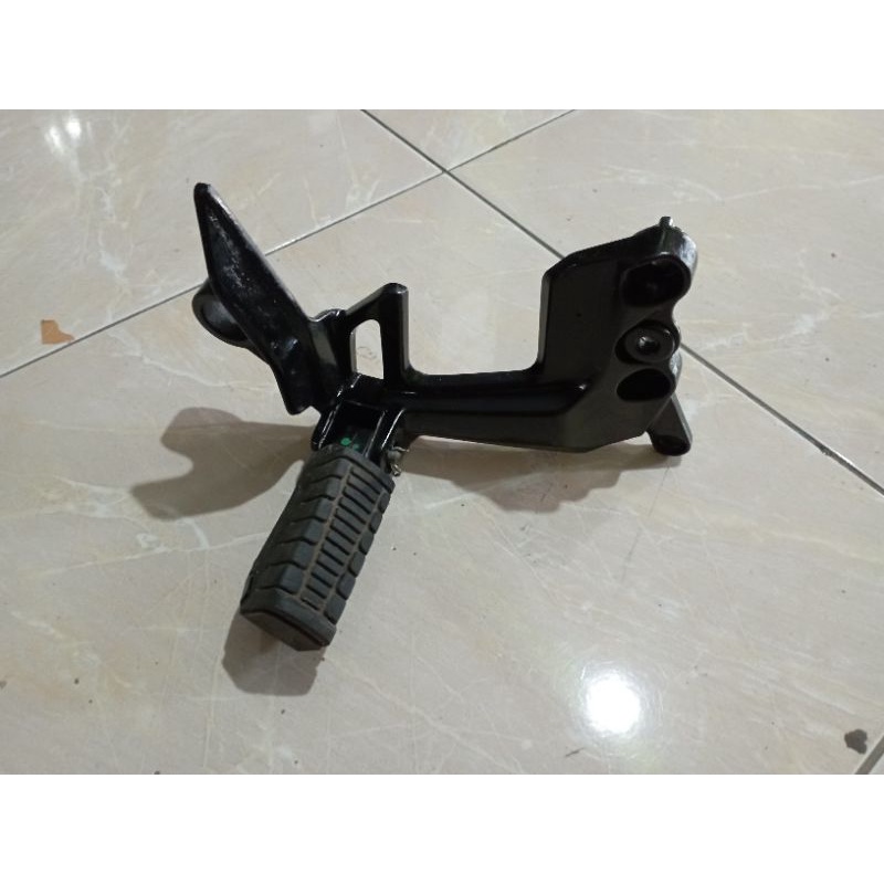 FOOT STEP BELAKANG KANAN JUPITER Z1 ORIGINAL