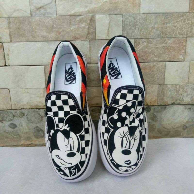 Sepatu Vans Slip on Mickey Mouse Cewek. Ukuran 36-40