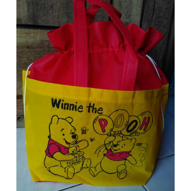 

TAS SERUT KARAKTER KARTUN WINNIE THE POOH, GOODIE BAG MURAH, SOUVENIR ULTAH ANAK TERBARU | SS25