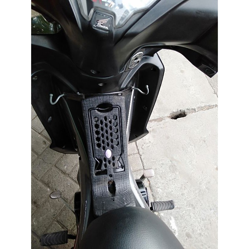 Bagasi/ keranjang tengah/ Jepretan Motor Honda Revo X, Revo FI, Revo Fit X (Injeksi)