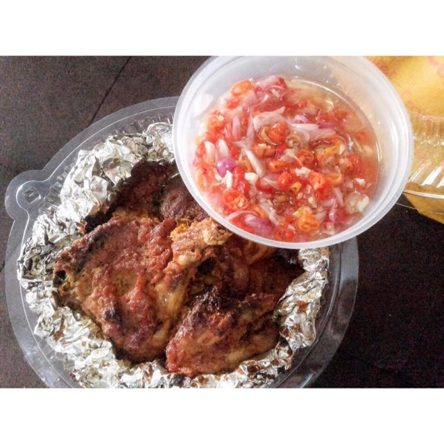 

Ayam betutu panggang sambal matah