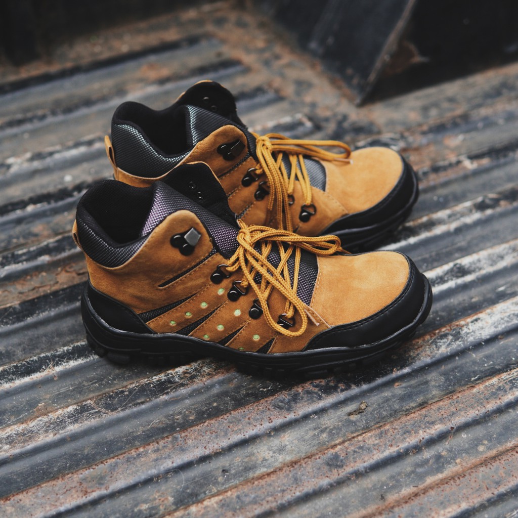 Sepatu Boots pria Macan Safety Boots Ujungbesi Murah