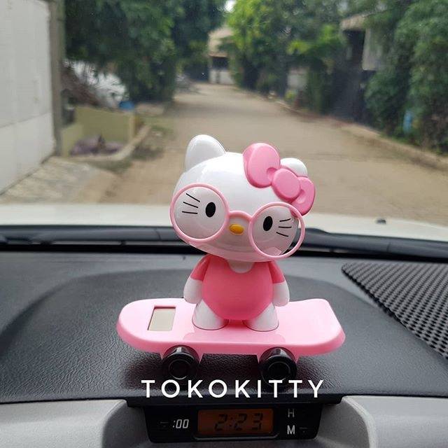 Pajangan Goyang Solar Mobil Hello Kitty Skate Board