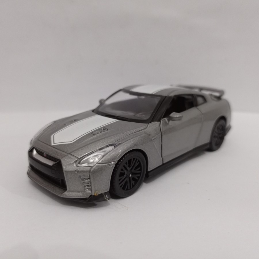 Mobil mainan Nissan GTR R35 50th anniversary edition apolo 1:42 diecast murah