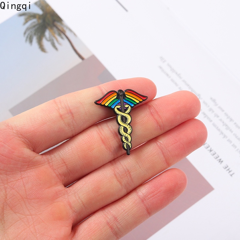 Bros Pin Enamel Bentuk Kartun Ular Dengan Sayap Warna Pelangi Bahan Alloy Untuk Hadiah