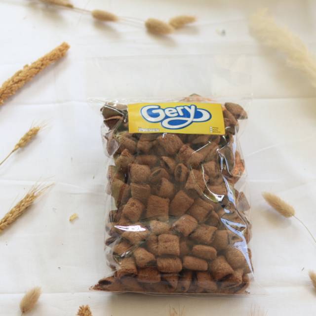 

snack branded - gery pillow coklat