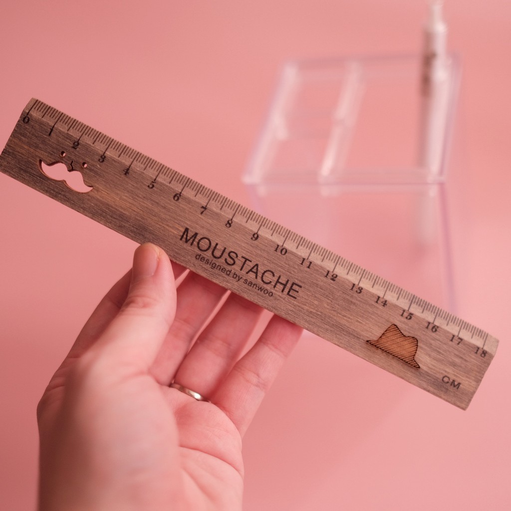 

Penggaris / Ruler / Mistar Kayu Impor 18 cm fancy Motif Mustache Lucu Alat Tulis Sekolah
