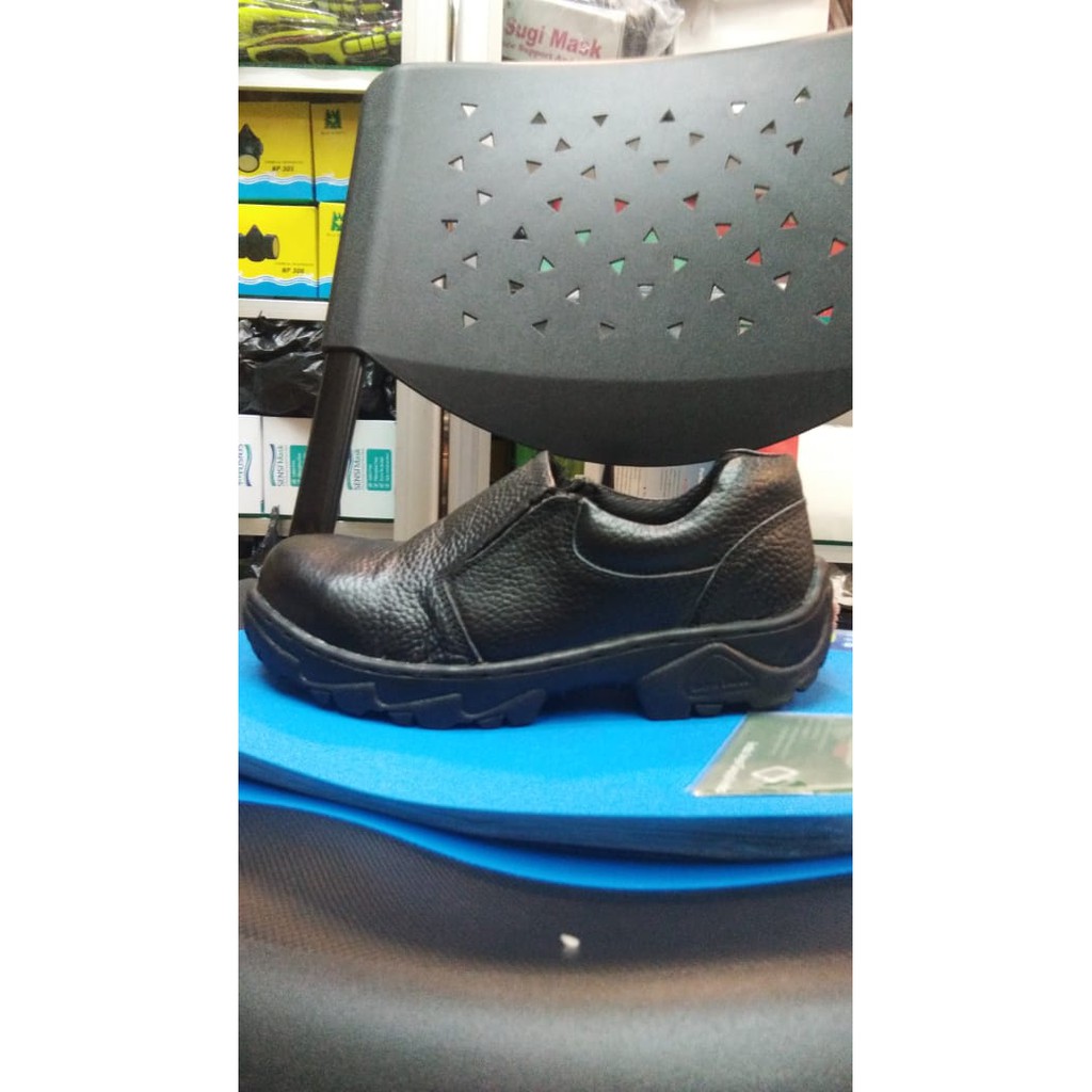 Sepatu Safety Opus slop