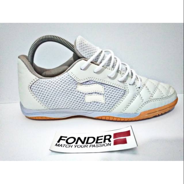 Sepatu futsal fonder