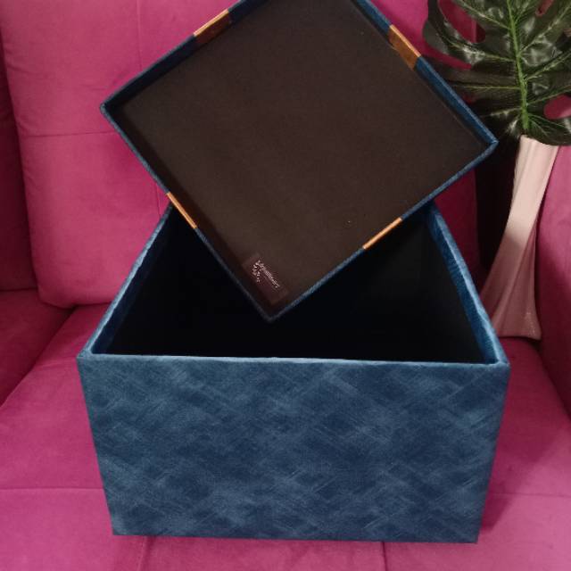 

RB Kotak kado / kotak gift / box kado ukuran 25x25 tinggi 15cm