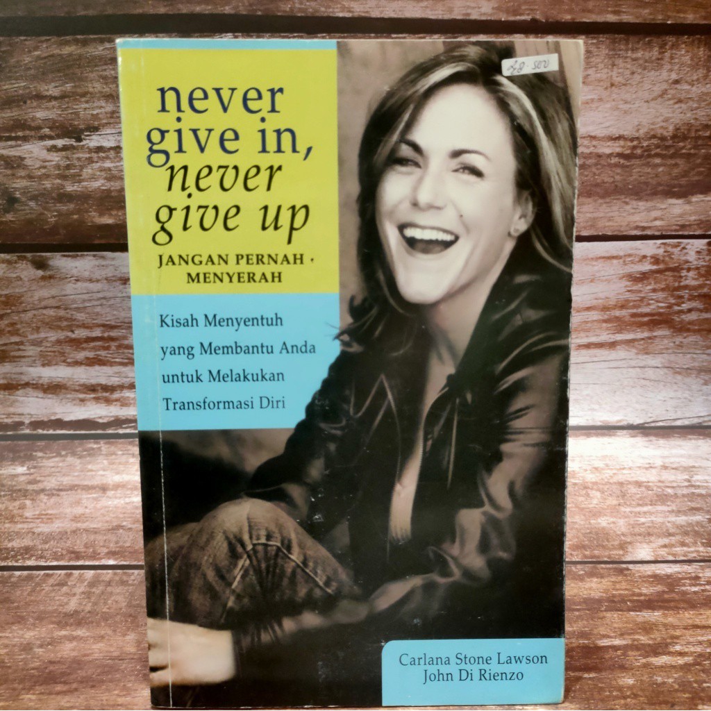 BUKU NEVER GIVE IN, NEVER GIVE UP JANGAN PERNAH MENYERAH / CARLANA STONE LAWSON / TRANSMEDIA