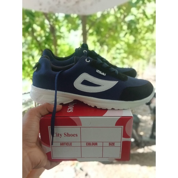 COD  Sepatu Pria cocok buat mendaki dan jalan"FilaRadial Superflex Black White Made In Vietnam