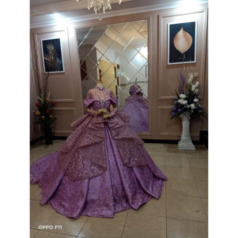 Gaun pengantin warna ungu