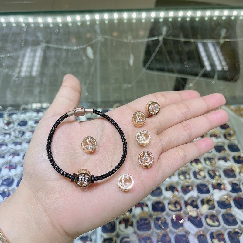 gelang tali inisial emas