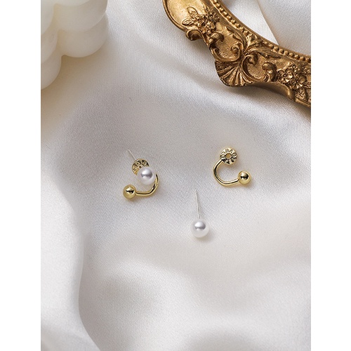 LRC Anting Tusuk Fashion Gold Color Pearl Geometric Alloy P33372