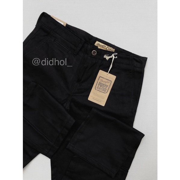Celana Chino Wrangler warna hitam
