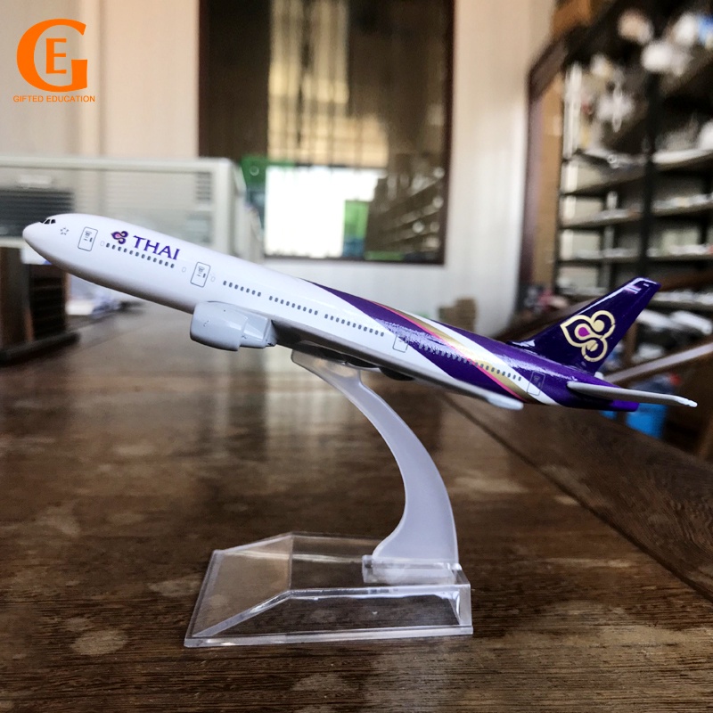 Mainan Model Pesawat Terbang Thailand Airways Boeing 777 B777 Diecast 16CM Dengan Landing Gear