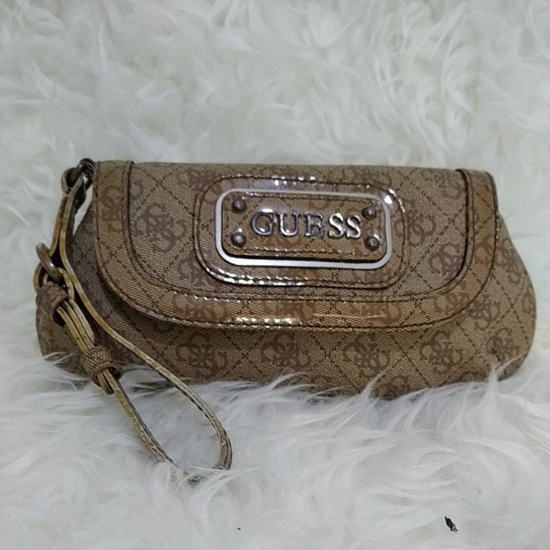 Preloved Clutch Guess