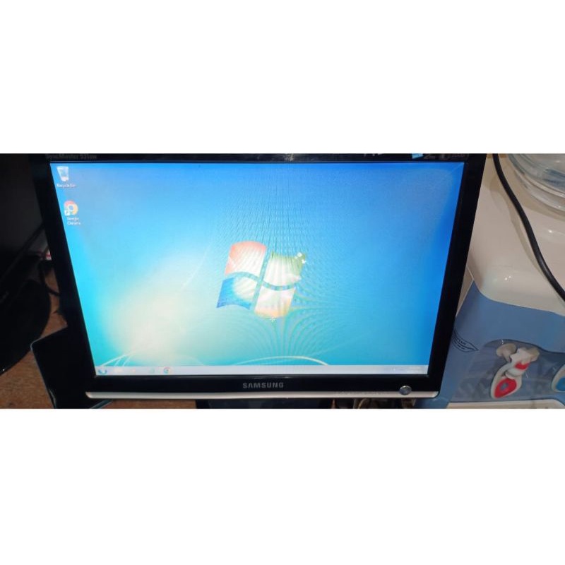 monitor lcd samsung 20 in plus kabel power dan vga