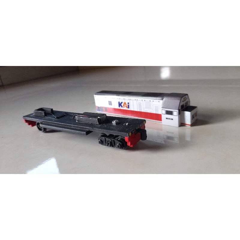 Miniatur Kereta Bermesin LK201