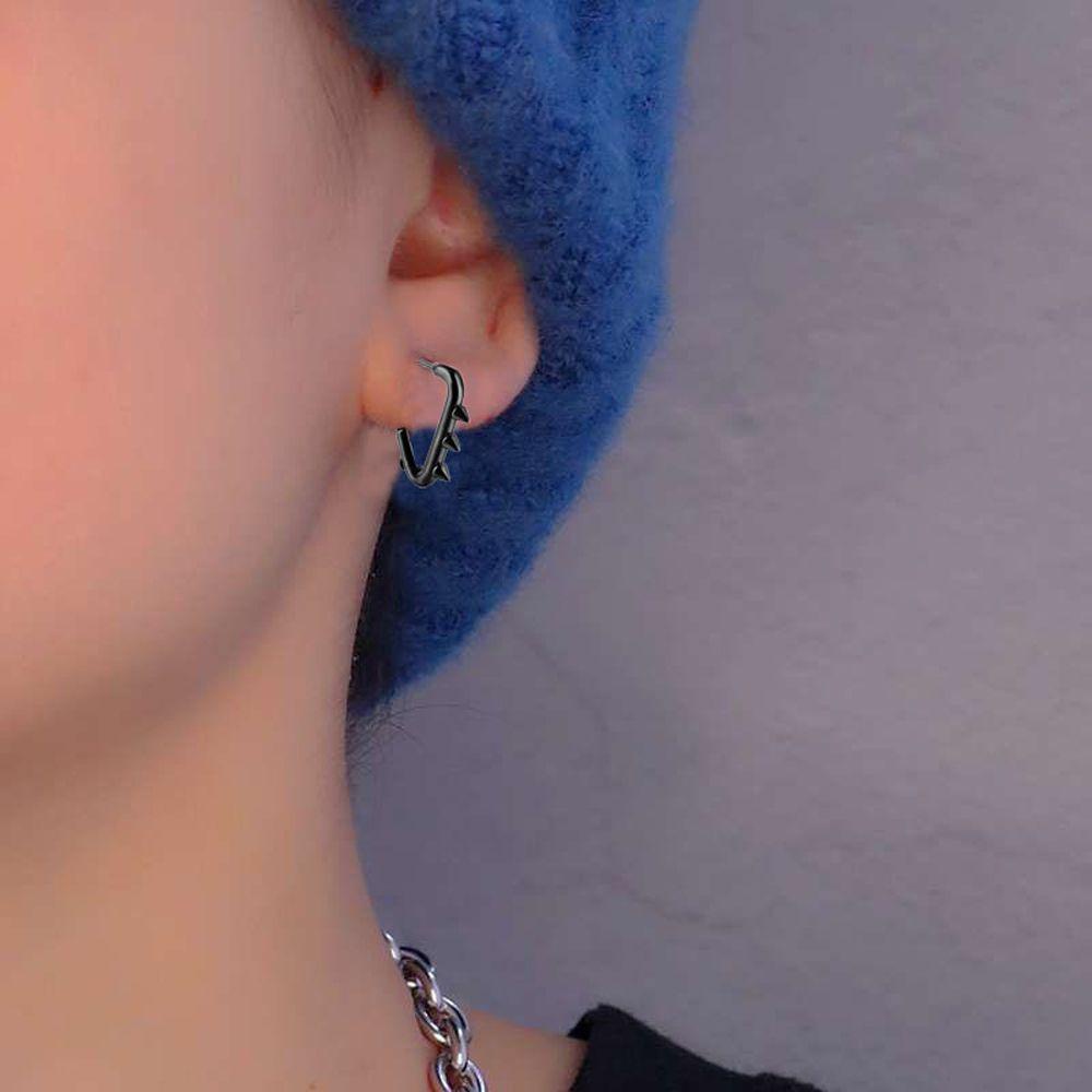 Mxbeauty Pria Hoop Earrings Hadiah Punk Pesta Street Wear Baja Titanium Kerucut Tajam Aksesoris Pria