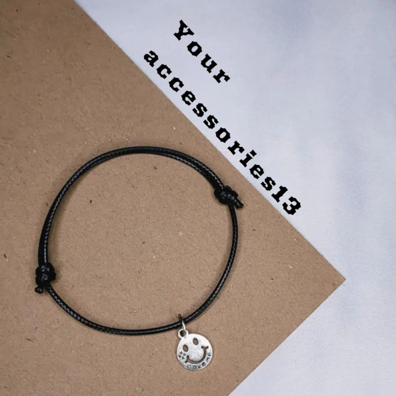 Gelang tali hitam motif Smile charm