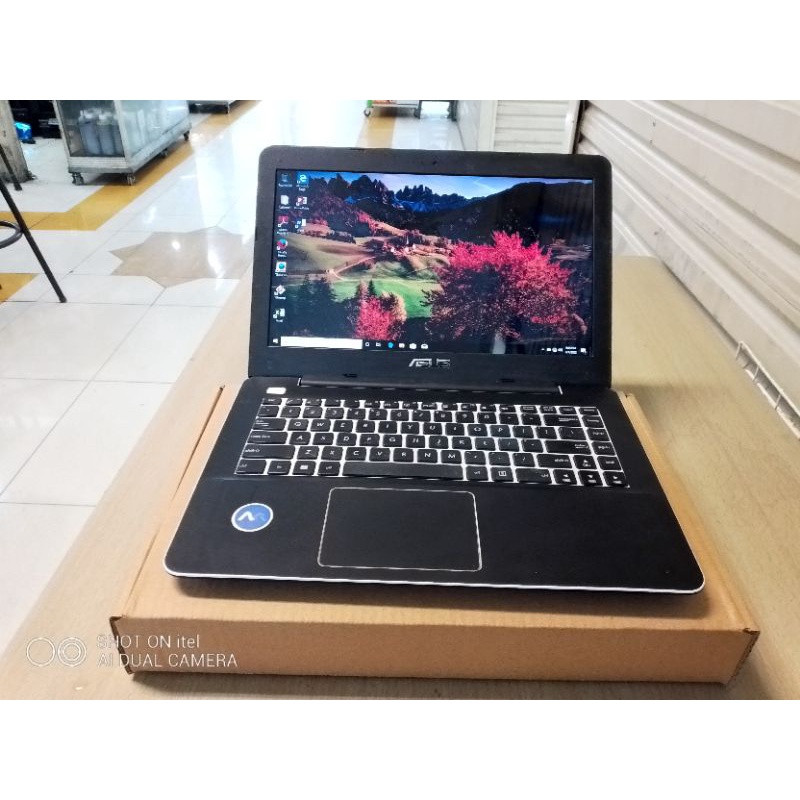 LAPTOP LEPTOP SECOND ASUS AMD A8 MEMORY RAM 4 GB SSD 256 PLUS HDD 500 GB GENERASI BARU WINDOWS 10 ZO