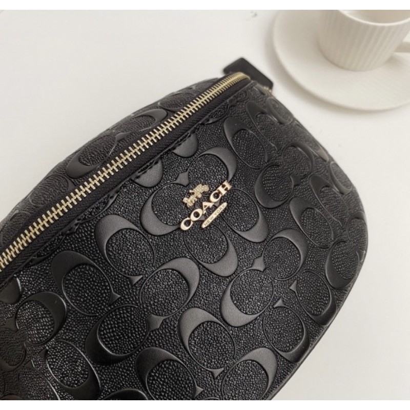 BELT BAG IN SIGNATURE BLACK EMBOSSED