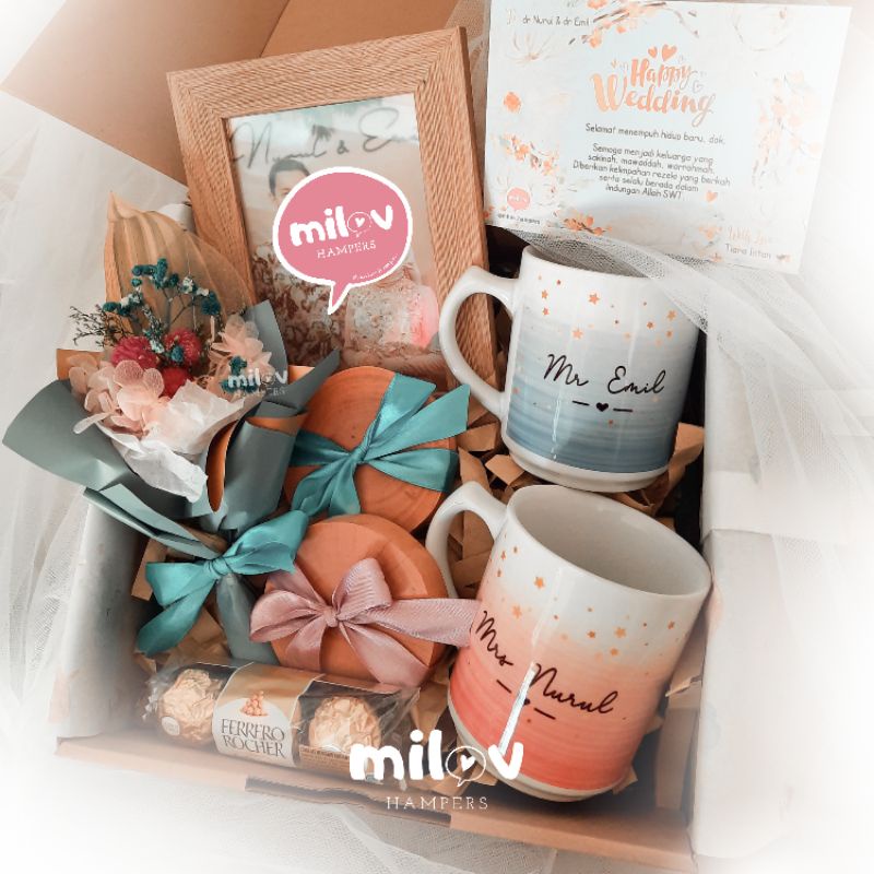 

wedding hampers custom tulis nama mug couple hampers wedding | hadiah pernikahan | anniversary gift | dried flower bouquet | gelas couple mug