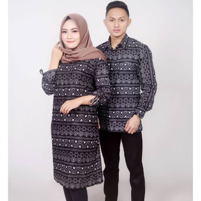 Couple pria lengan panjang wanita lengan trompet