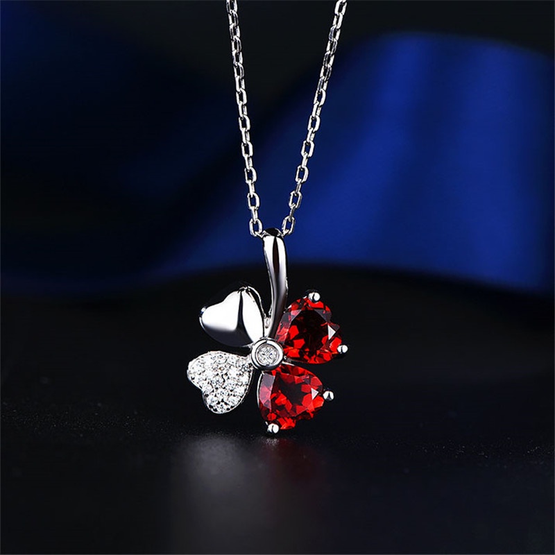 [Ready Stock]Fashion Luxury Lucky Four-Leaf Clover Necklace Inlaid with Red Crystal Pendant