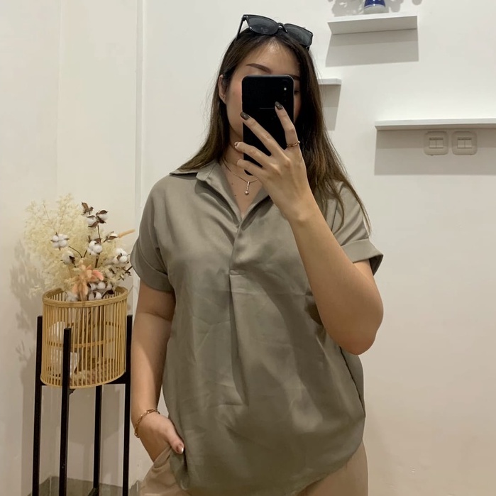 Nalla shirt / Atasan kemeja krah Vneck
