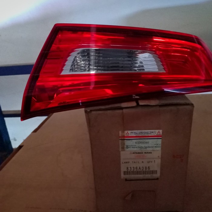 Lampu belakang Outlander