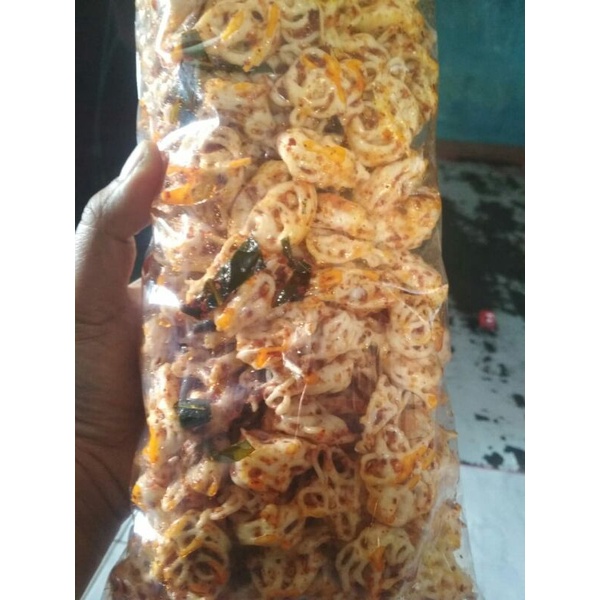 

SEBLAK KRUPUK PEDO/KRUPUK MAWAR PEDAS DAUN JERUK KEMASAN 500GRM