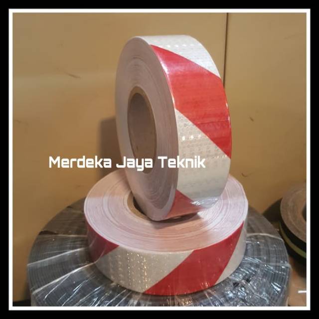 

Scotchlite Merah-Putih Ukuran 48mmx45M Reflective Diamond Stiker Garis Miring Lakban Nyalah