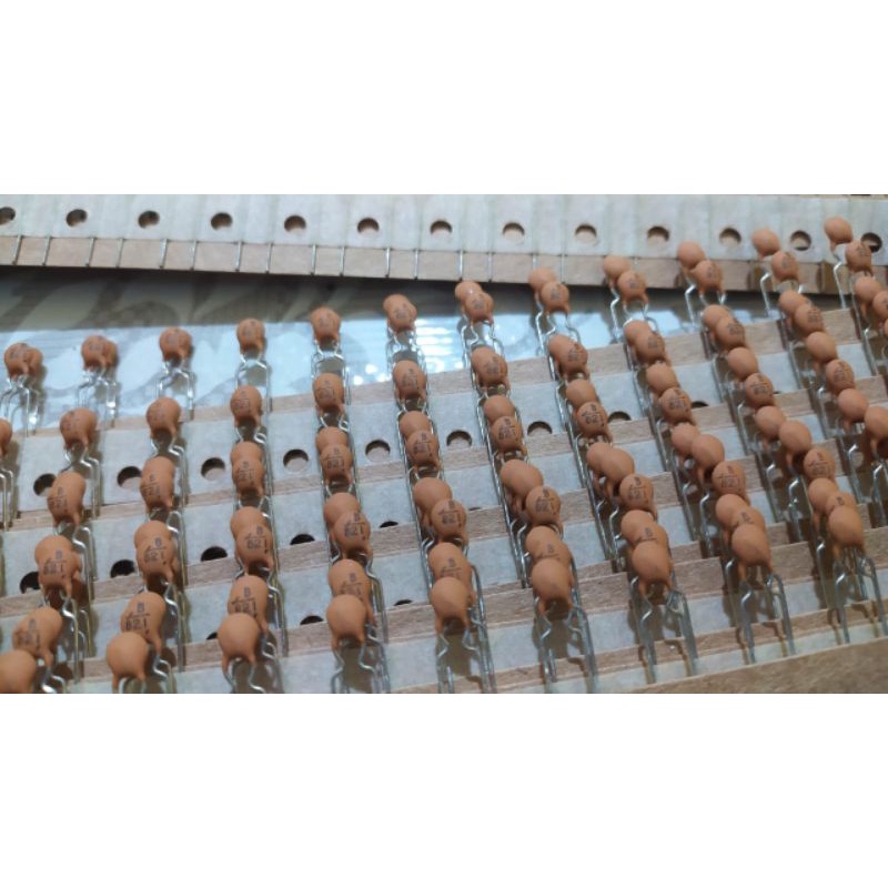 Capasito keramik 821pf orijinal samwa (50pcs)