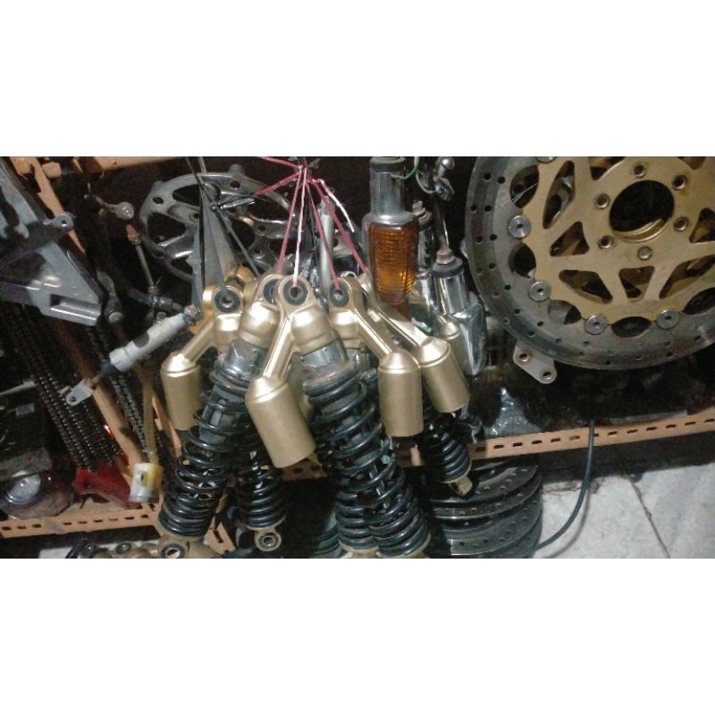 Skok  belakang Tiger Revo ori copotan