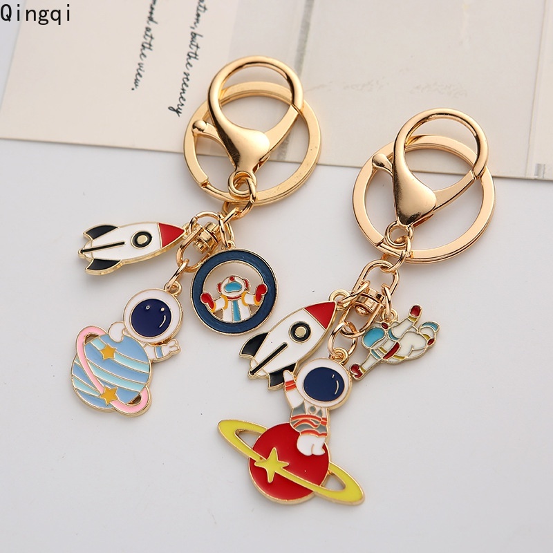 Gantungan Kunci Bentuk Astronot / Roket / Bintang Bahan Metal Charms