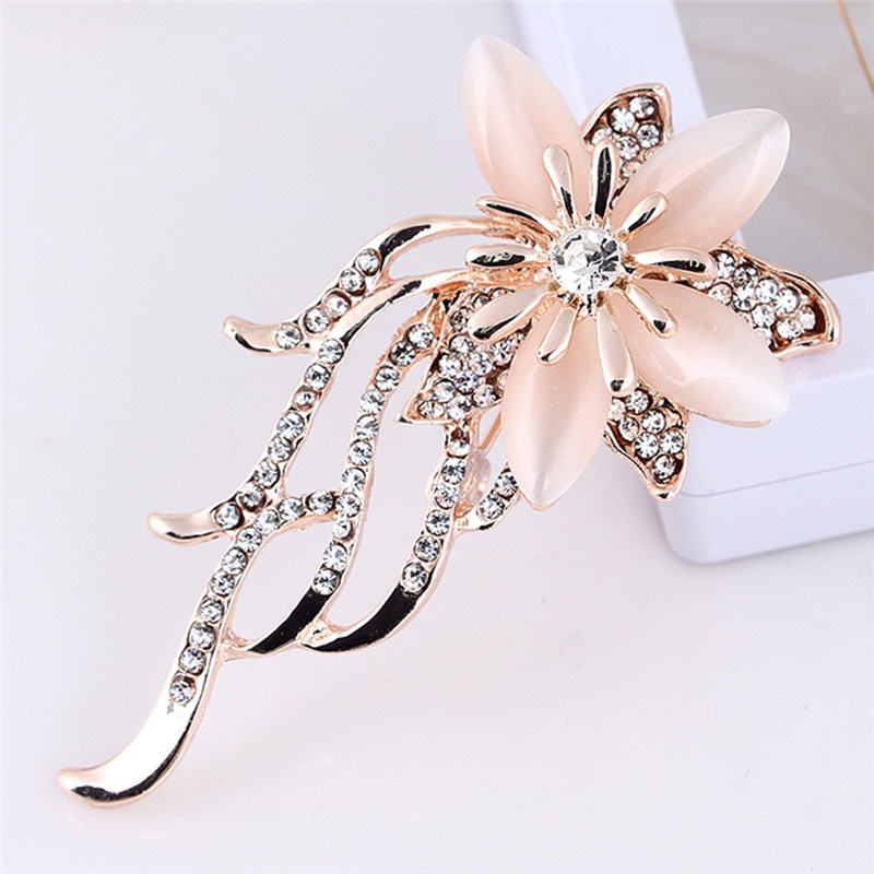 Bros Pin Bentuk Bunga Opal Kristal Berlian Imitasi Untuk Wanita