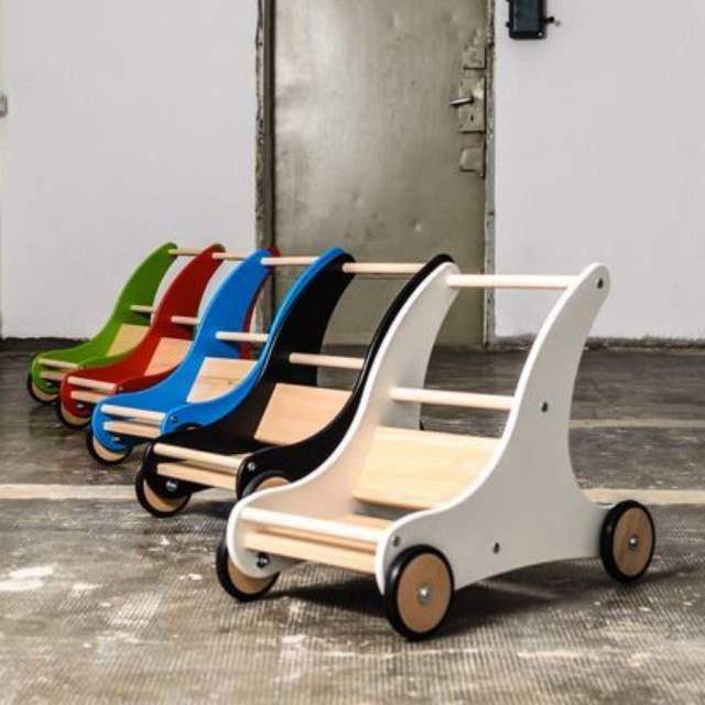 Kereta dorong belajar berjalan bayi