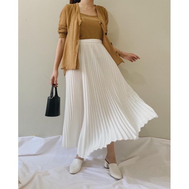 pleated midi skirt