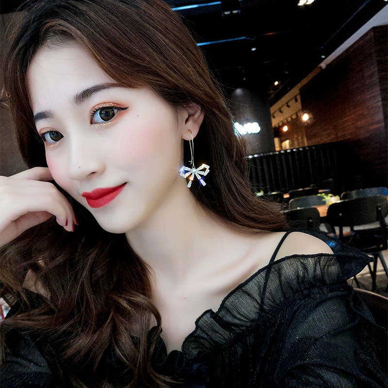 Anting Tusuk Gantung Panjang Desain Pita Hias Kristal Zircon Gaya Korea Untuk Wanita