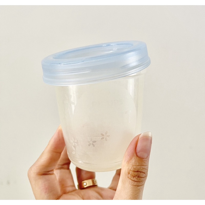 PRELOVED PHILIPS AVENT 180ml BLUE VIA CUP AVENT STORAGE MPASI ASI STORAGE TEMPAT MAKAN ANAK BAYI. TE