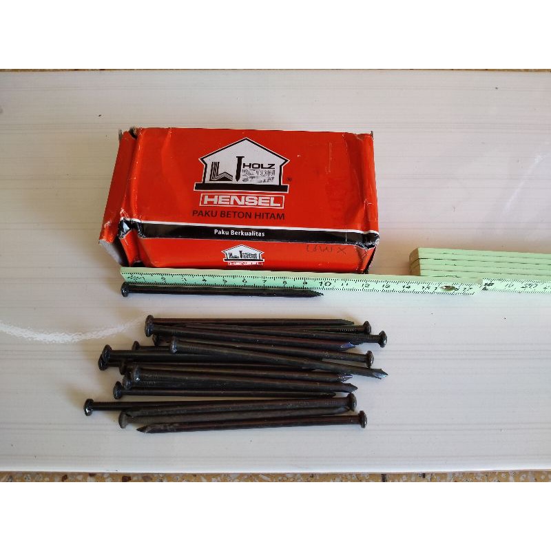 Paku Beton 10 cm Hitam