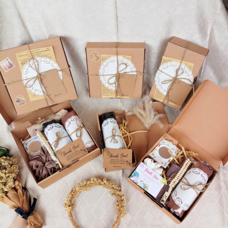 

HAMPERS HIJAB / GIFT BOX HIJAB / HAMPERS ULANGTAHUN/ GIFT AESTHETIC BOX/ HAMPERS WEDDING / GIFT BOX KADO WEDDING BIRTHDAY/HAMPERS/HAMPERS GRADUATION/ KADO GIFT/ ABATA TEENS